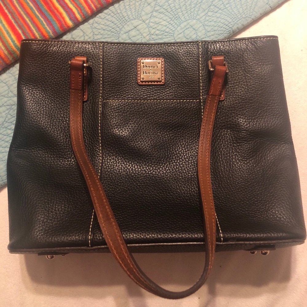 Dooney & Bourke Lexington black leather bag
